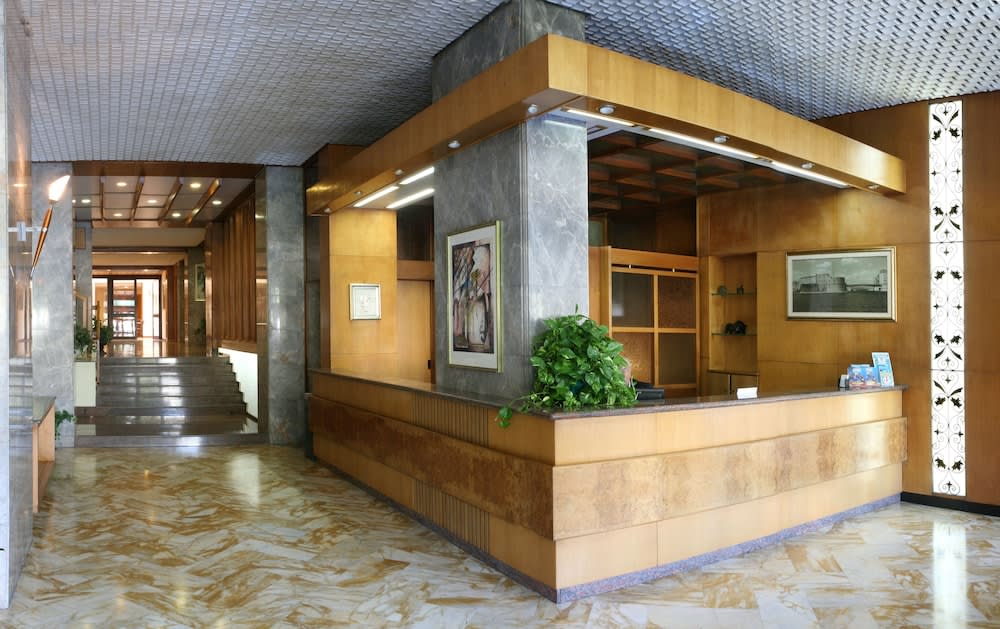 Hotel Plaza 2