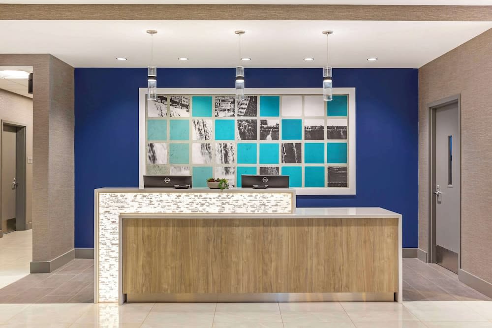 Cambria Hotel Niagara Falls 2