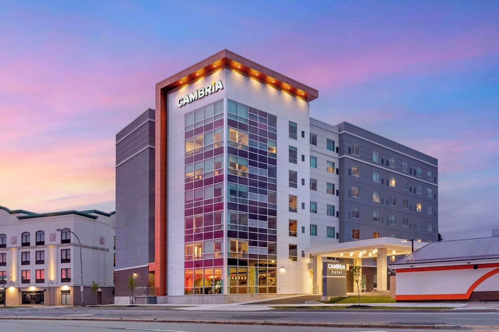 Cambria Hotel Niagara Falls 1