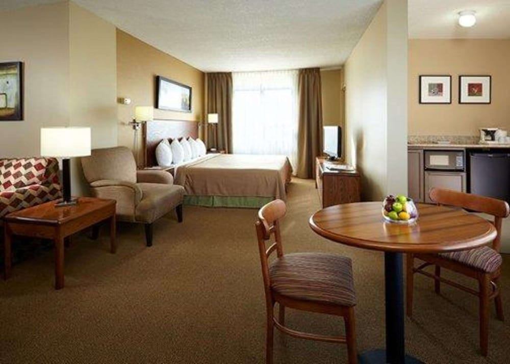 Quality Inn & Suites PE Trudeau Airport 5