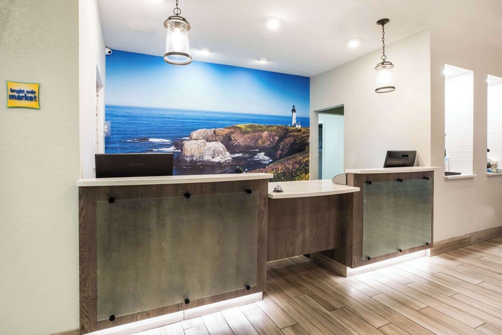 La Quinta by Wyndham Newport 4