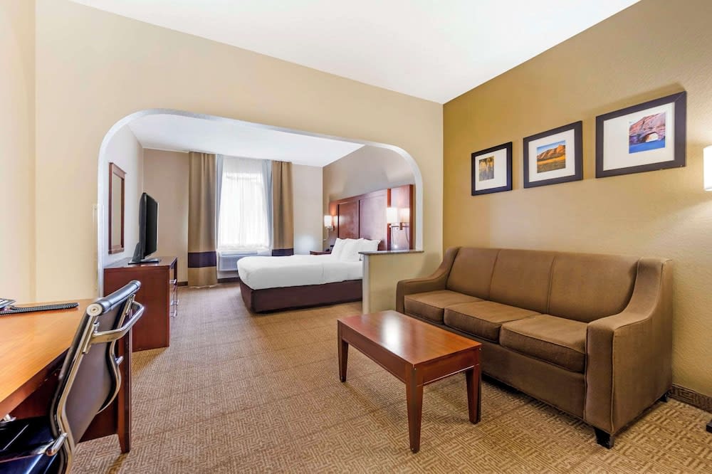 Comfort Suites 4
