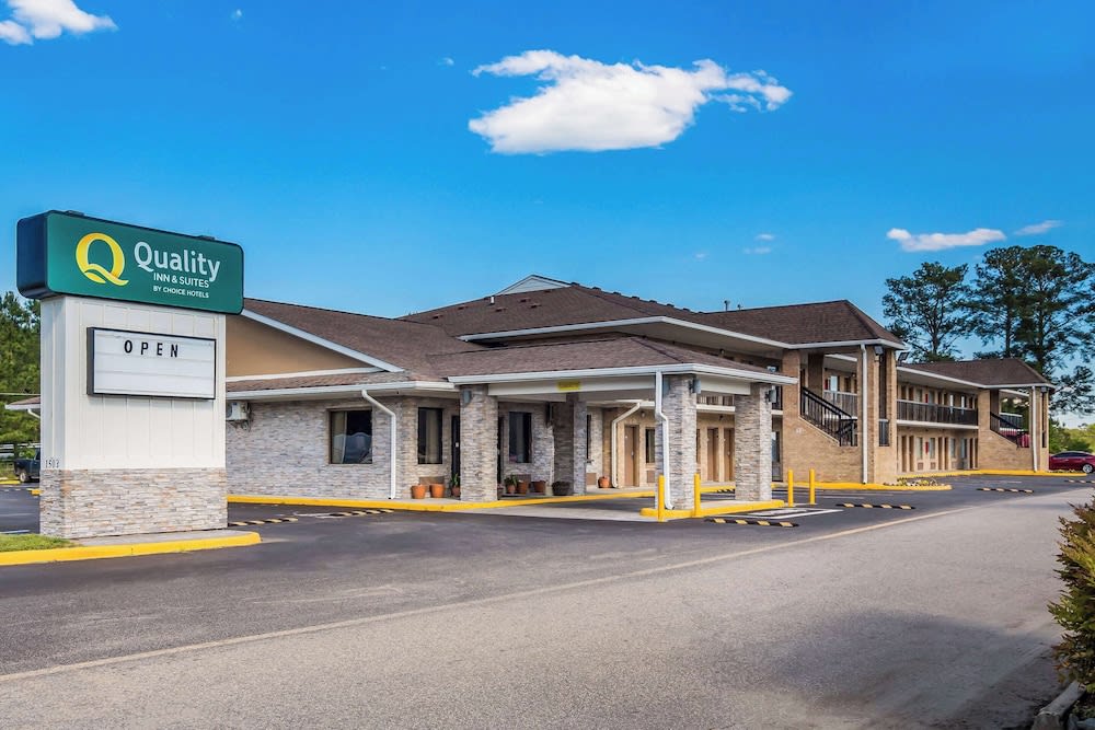 Quality Inn & Suites Suffolk West 1