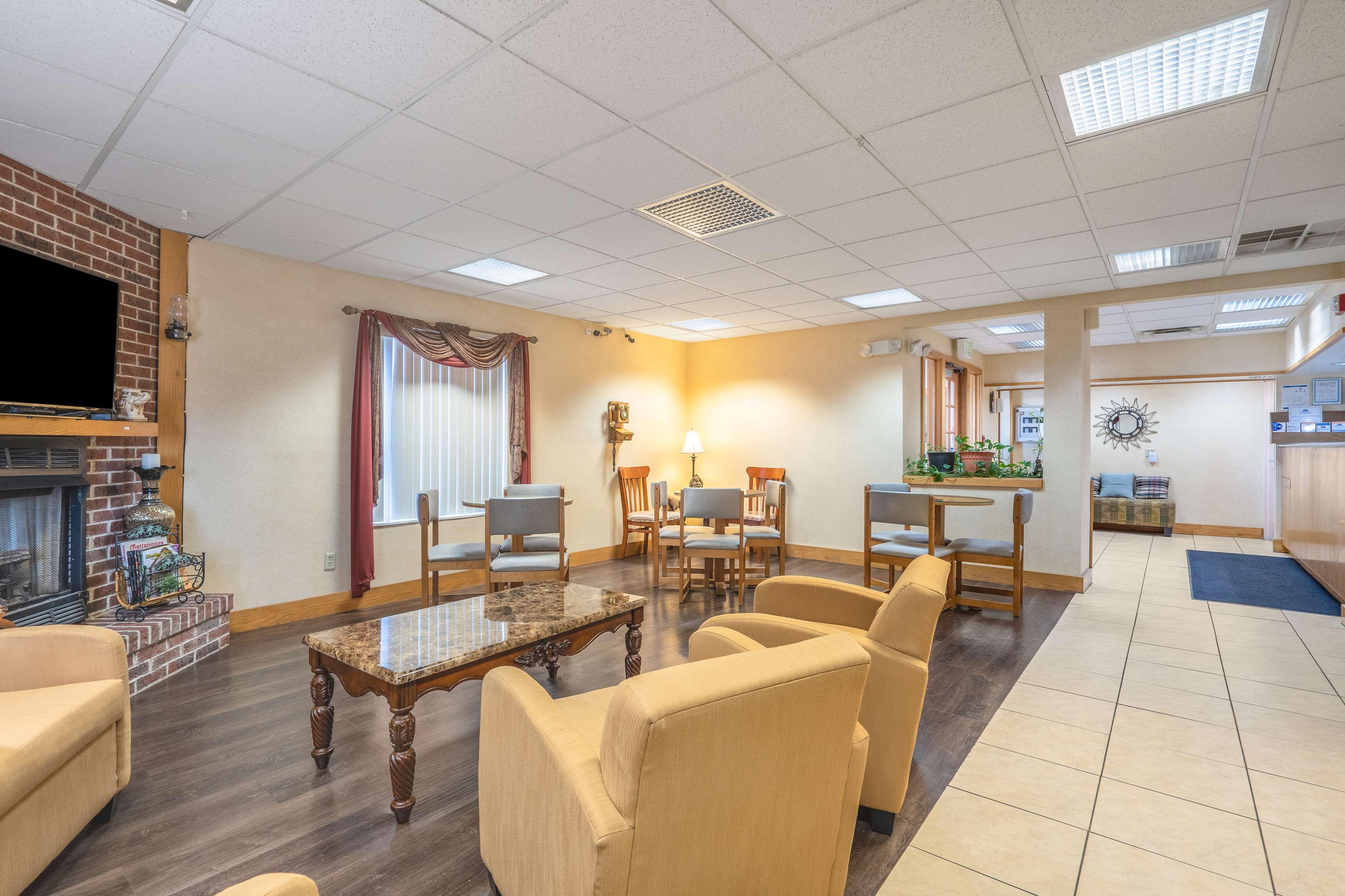 Suburban Studios Chattanooga Northeast - Ooltewah 2