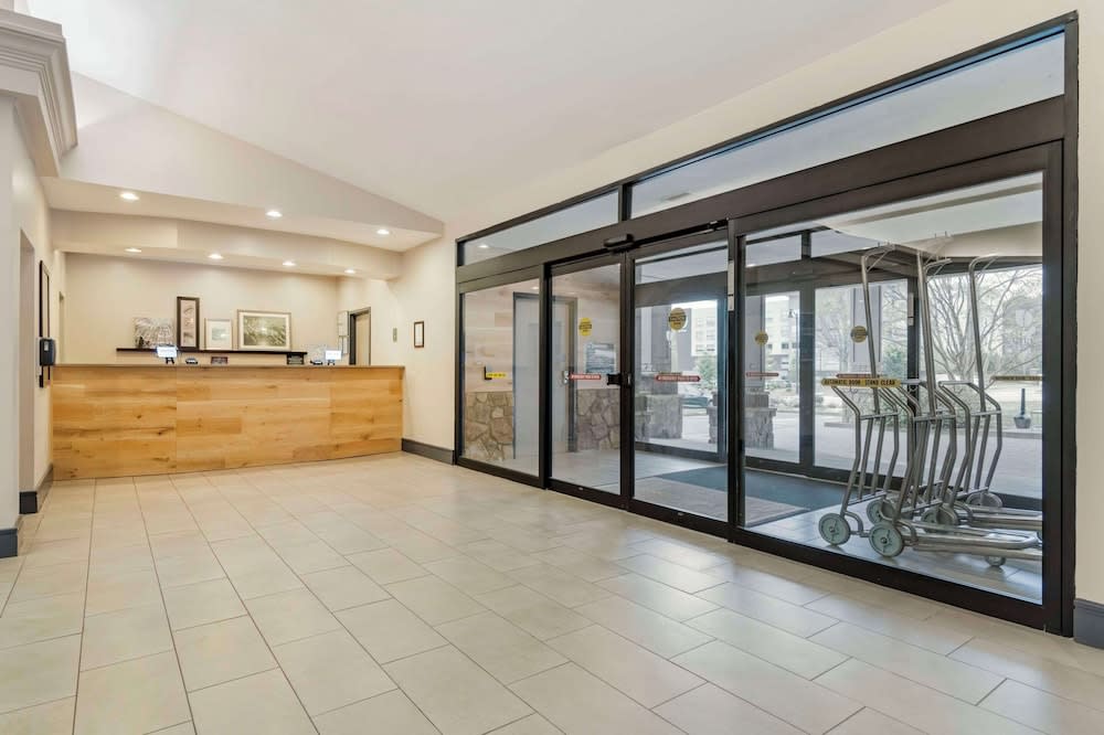 Country Inn & Suites by Radisson, Atlanta Galleria-Ballpark, GA 2