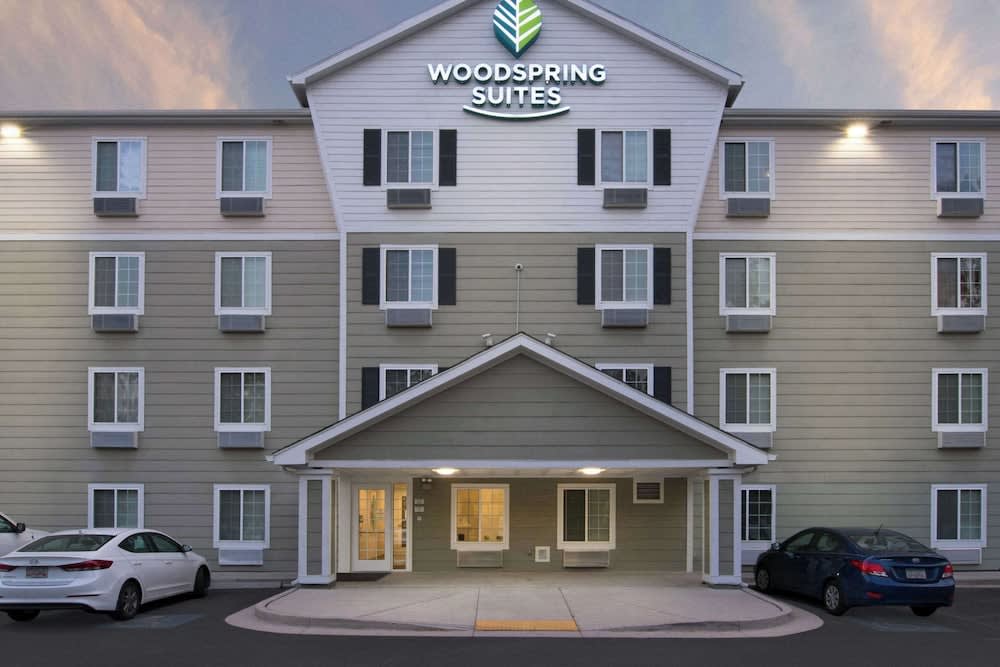 WoodSpring Suites Savannah Garden City 1