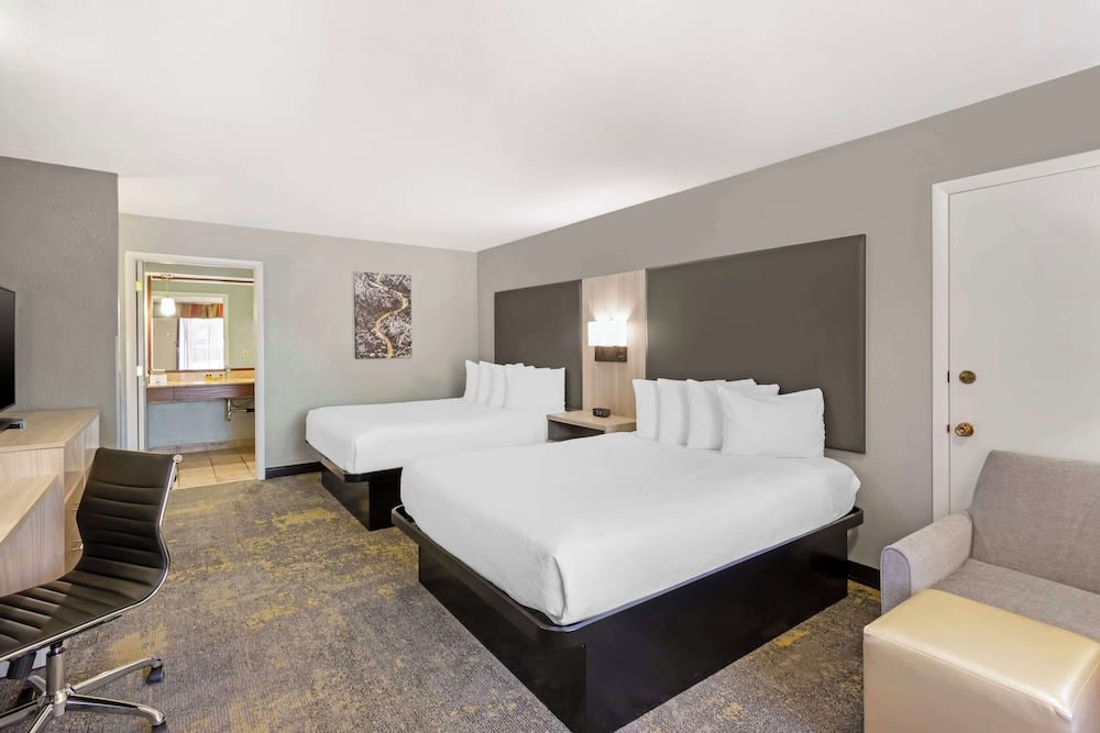 Best Western Plus Weston Inn 5