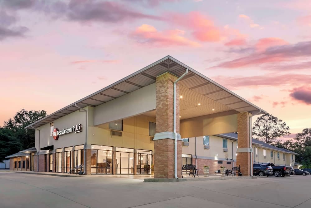 Best Western Plus Two Rivers Hotel & Suites 1