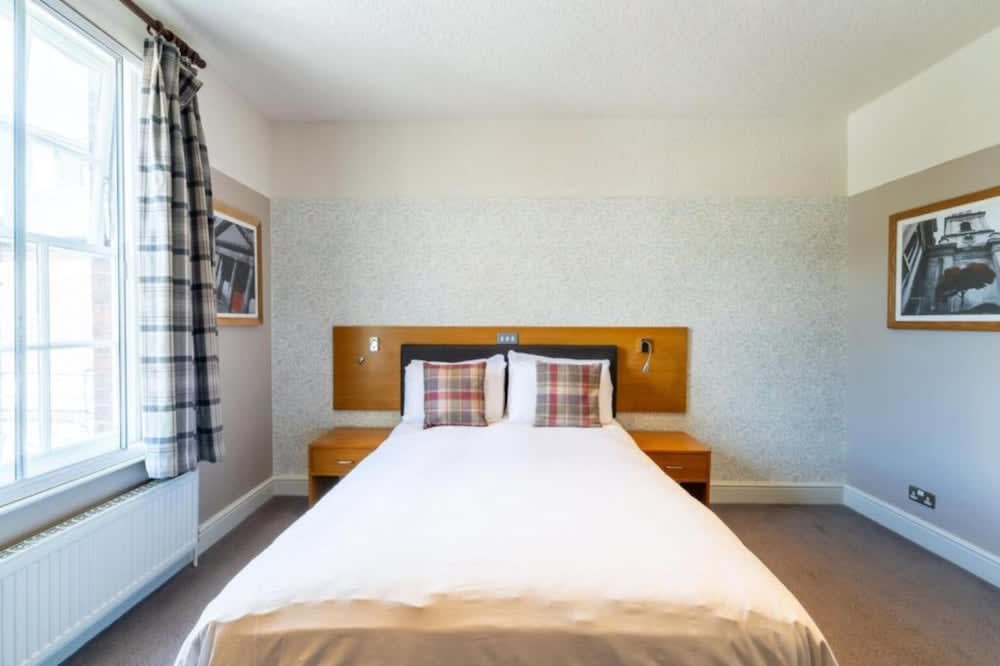 OYO The Red Lion Hotel 3