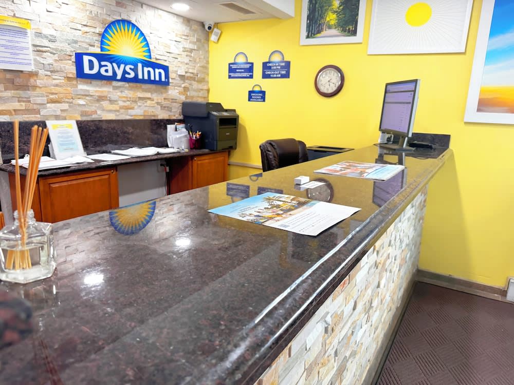 Days Inn by Wyndham Mason City 3