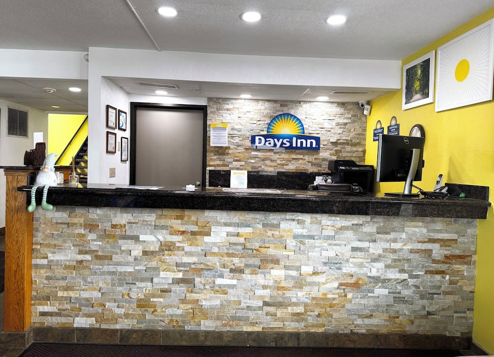 Days Inn by Wyndham Mason City 4