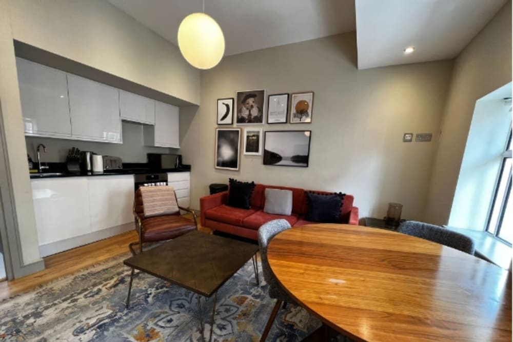 The Soho Loft - Elegant & Modern 1bdr in Soho 1