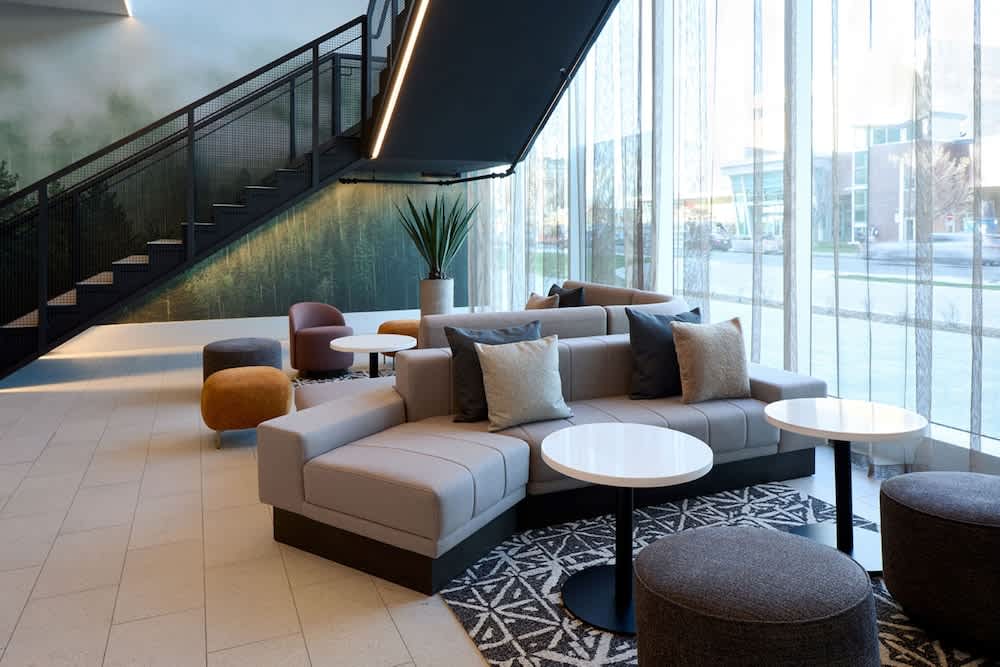 Courtyard by Marriott Montreal Laval 2