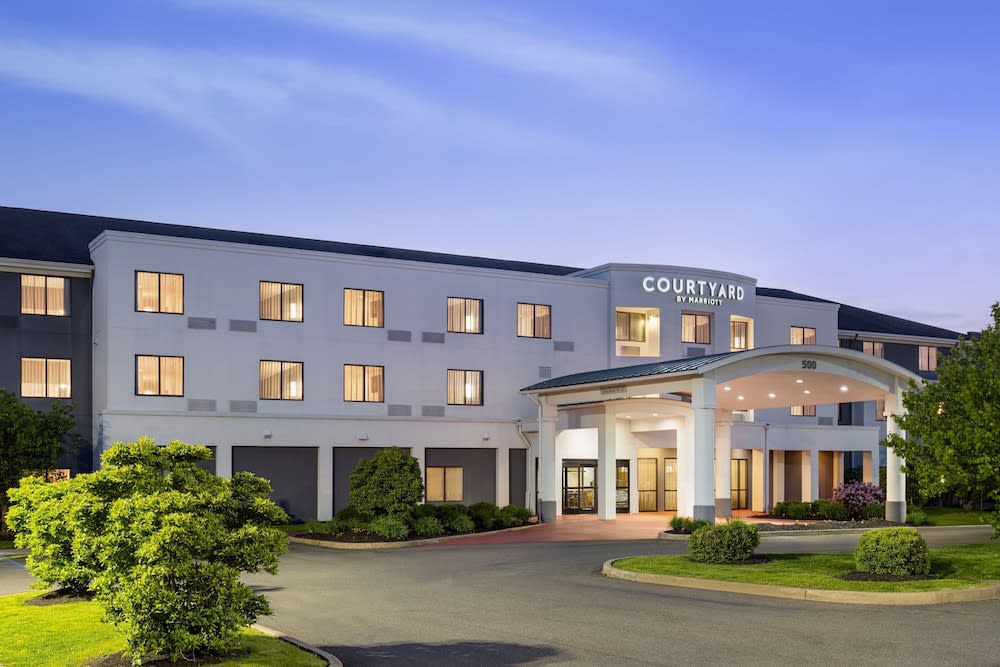 Courtyard by Marriott Kingston 1