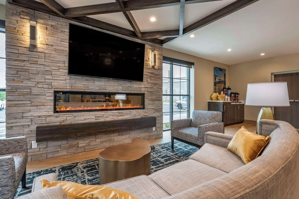 Comfort Inn & Suites Jacksonville - Orange Park Near Naval Air Station 4