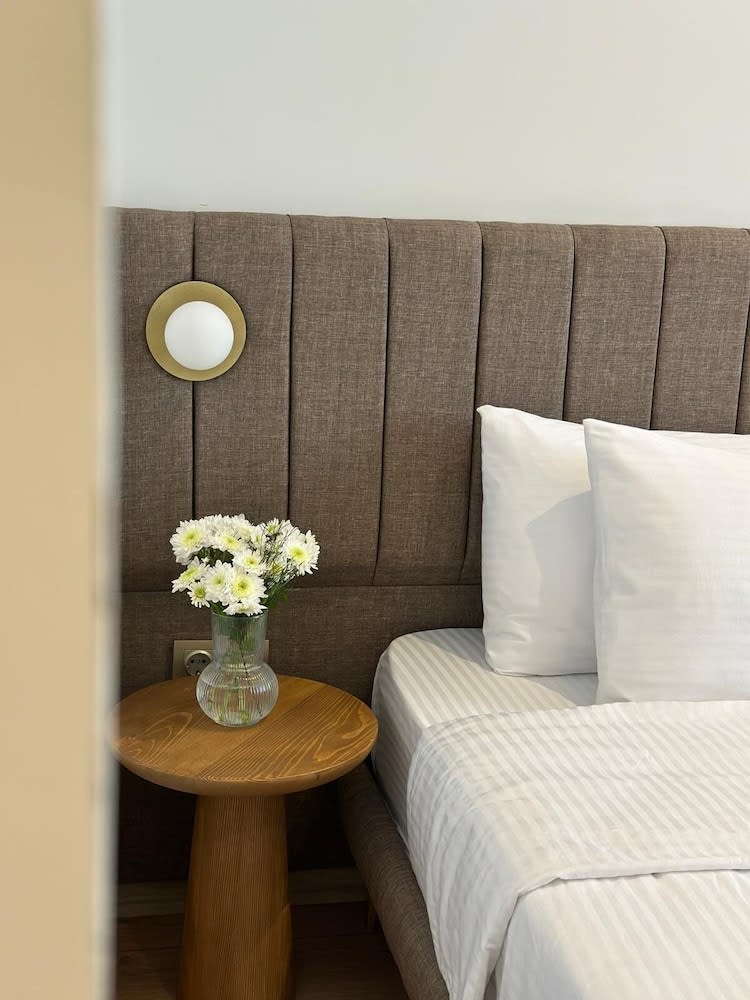 Meshk Airport Hotel 1
