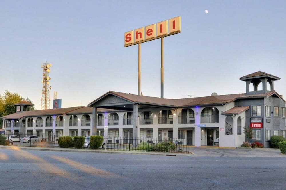 Crossroads Inn - Downtown Sacramento 1