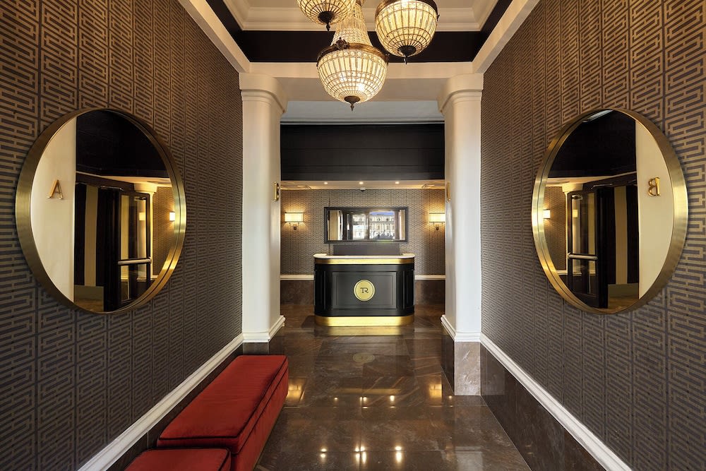Trianon Borgo Pio Aparthotel 2