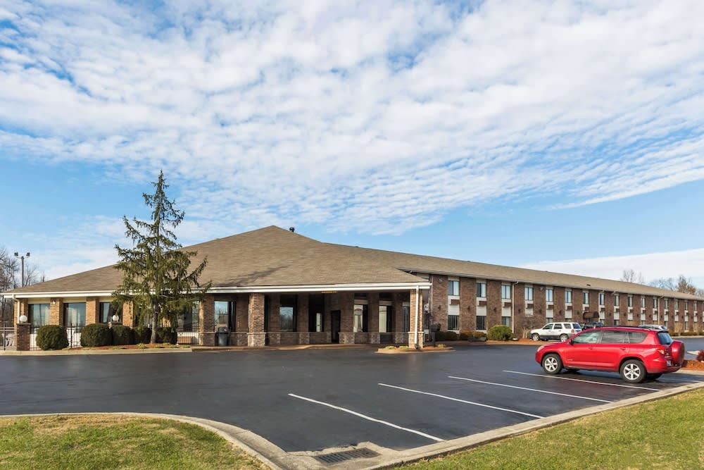 Baymont by Wyndham Louisville South I 65 1