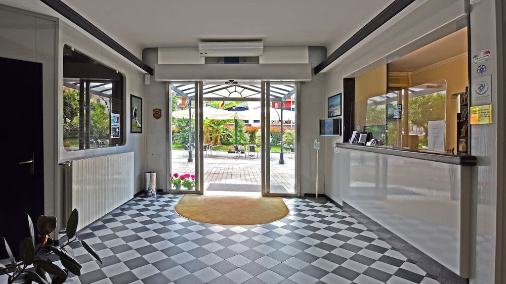 Hotel Sud Est by Fam Rossetti 5