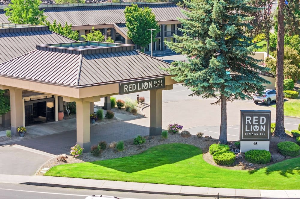 Red Lion Inn & Suites Deschutes River - Bend 1