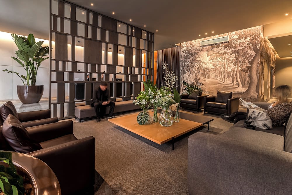 Broadway Hotel & Suites 1
