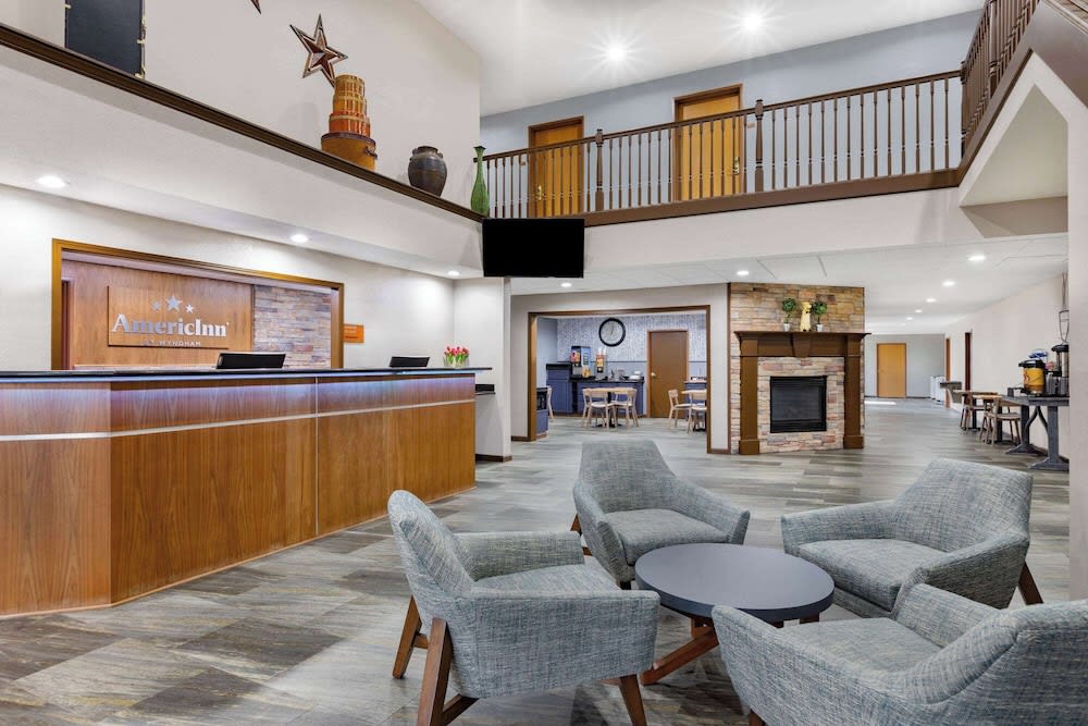 AmericInn by Wyndham Pella 2
