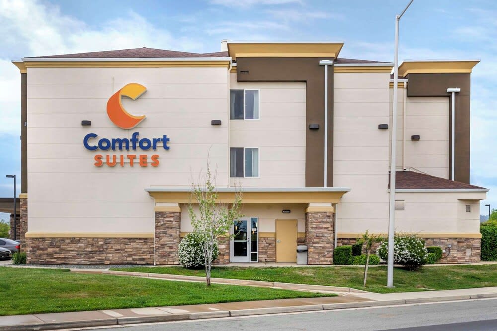 Comfort Suites Redding - Shasta Lake 1
