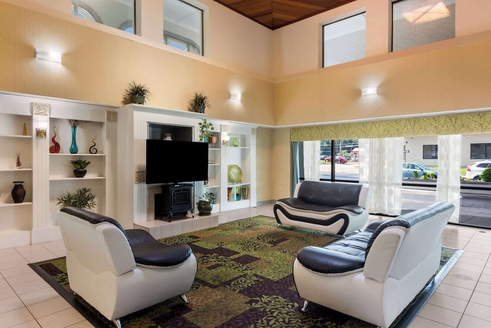 Rodeway Inn At Fort Lee 2