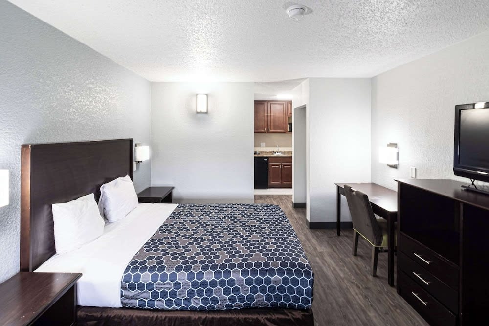 Rodeway Inn At Fort Lee 1