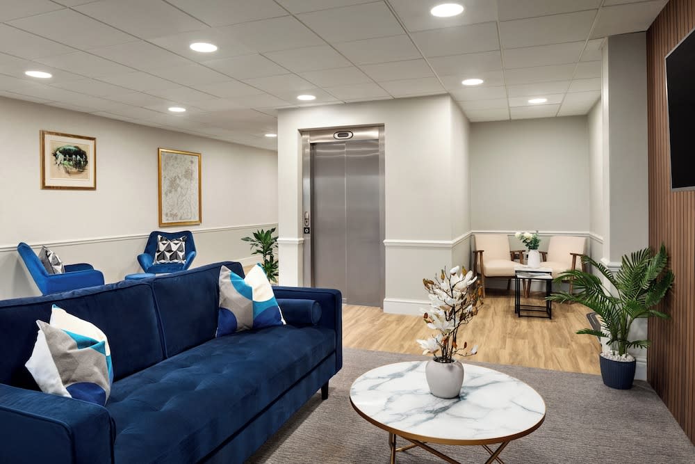 Ramada by Wyndham Cheltenham 2