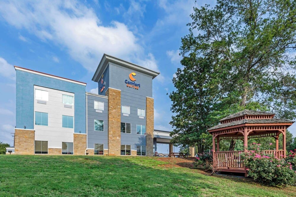 Comfort Suites Palestine 1