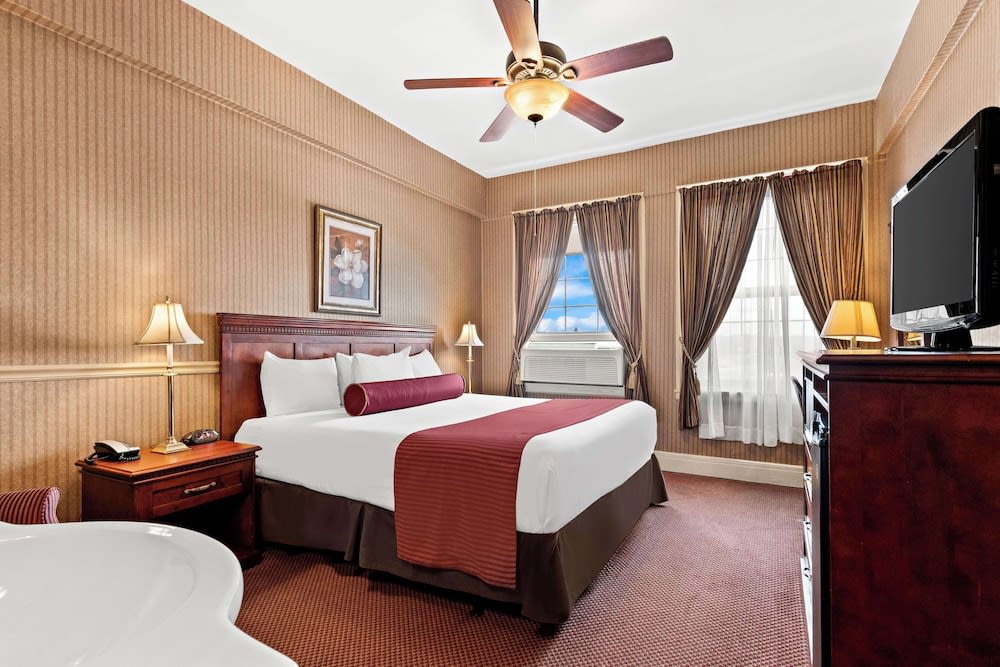 Genetti Hotel, SureStay Collection by Best Western 2