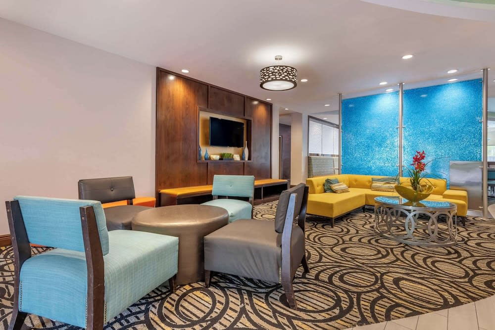 Comfort Suites Fort Lauderdale Airport South & Cruise Port 3