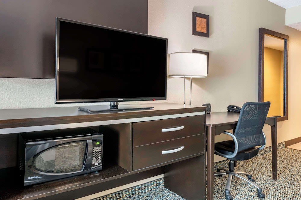 Comfort Suites Fort Lauderdale Airport South & Cruise Port 5
