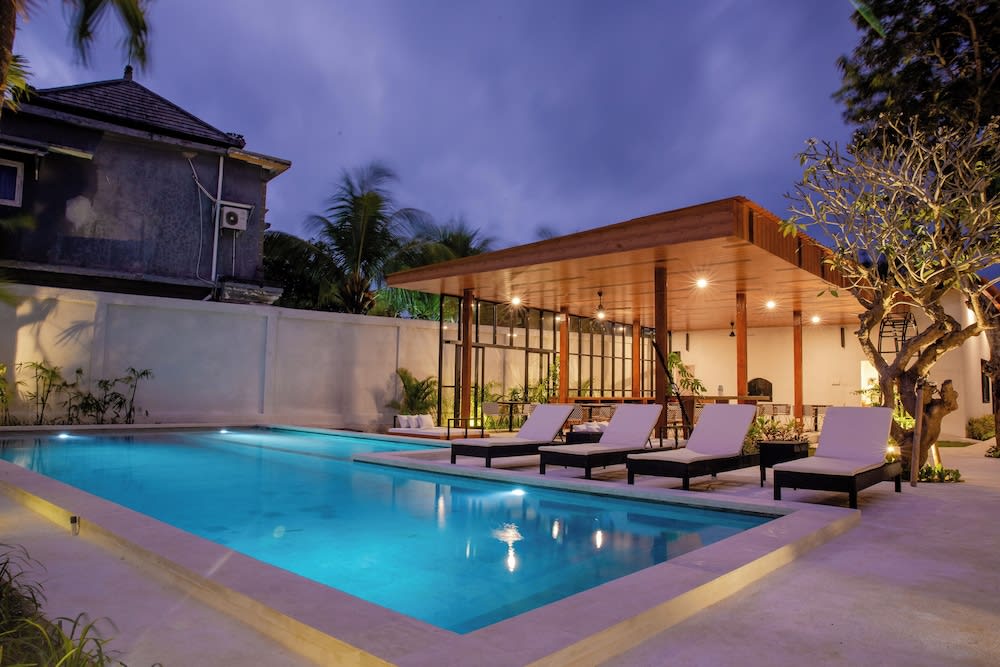 Ratan Uluwatu Hotel and Villas 1