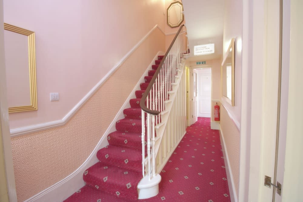 Balmoral House Hotel 4