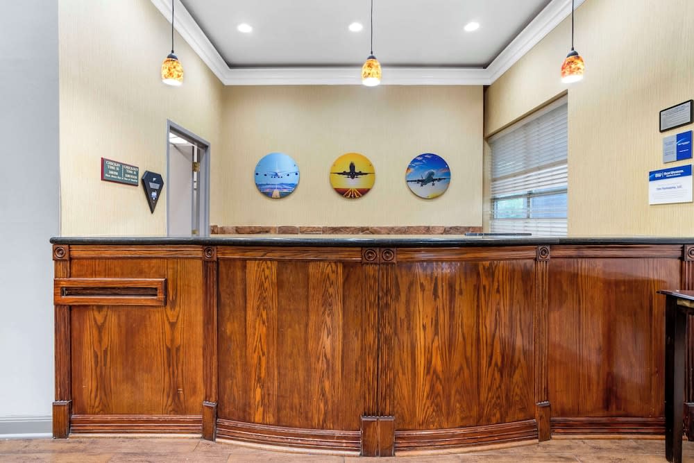 Best Western Plus Hobby Airport Inn & Suites 2