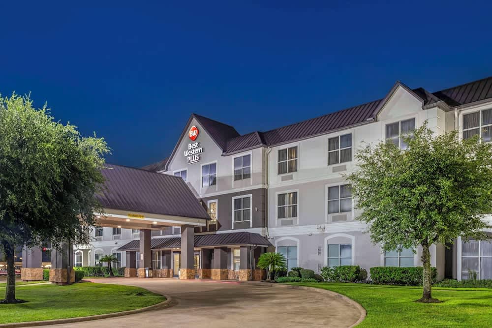 Best Western Plus Hobby Airport Inn & Suites 1