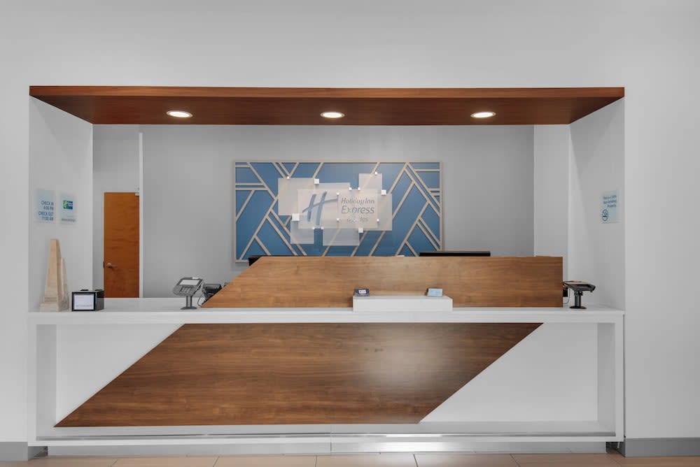 Holiday Inn Express & Suites DESTIN E - COMMONS MALL AREA by IHG 2