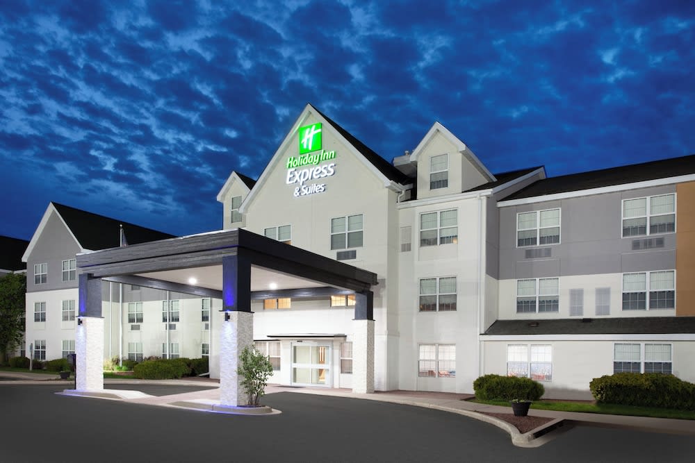 Holiday Inn Express & Suites PORT WASHINGTON by IHG 1