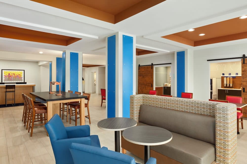 Holiday Inn Express & Suites FT MYERS EAST- THE FORUM by IHG 2