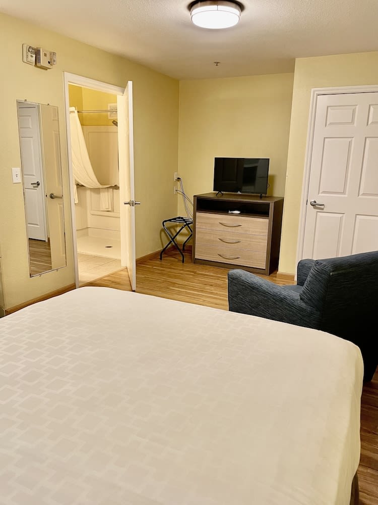 Suburban Studios Fort Myers Cape Coral 3