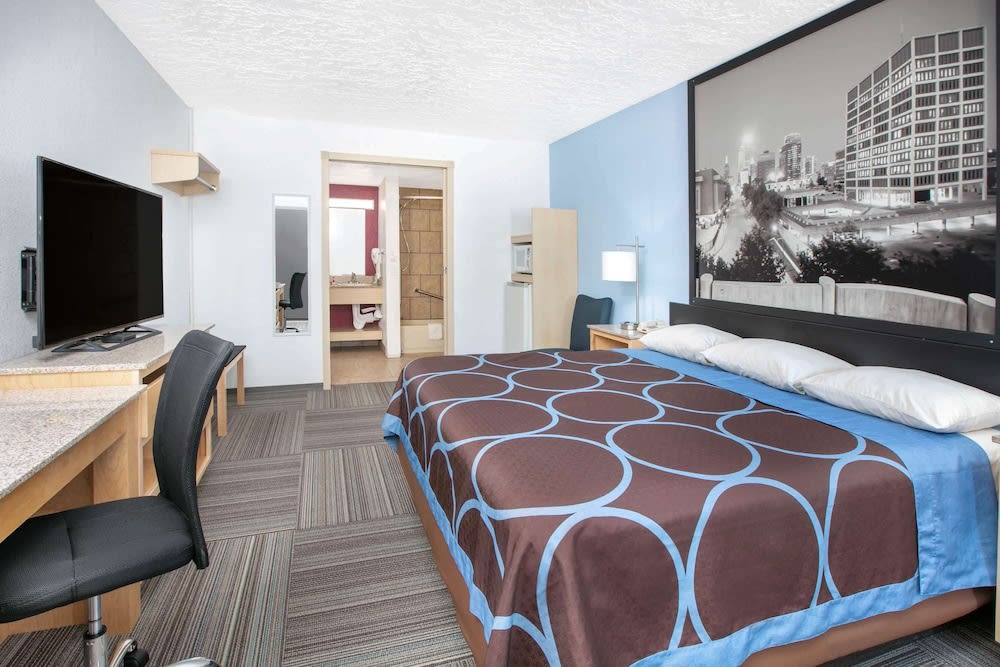 Super 8 by Wyndham City of Moore 2