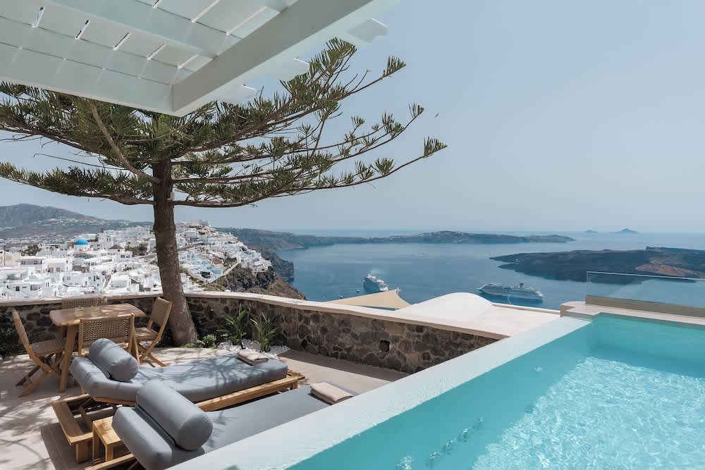 Morfes Luxury Suites by Caldera Houses 1