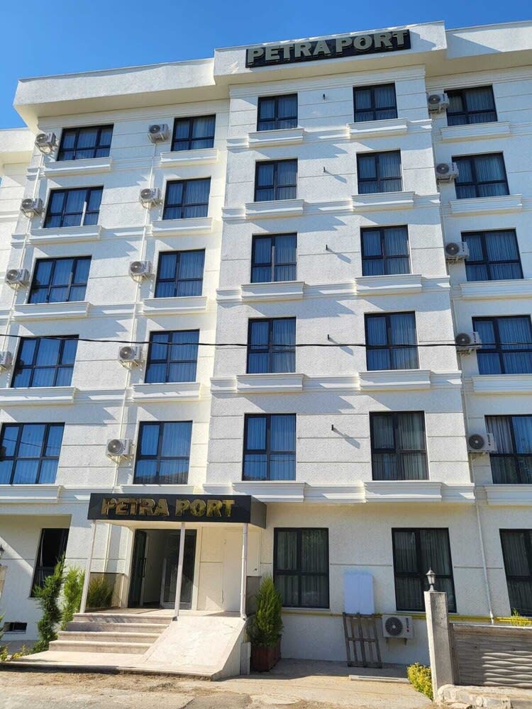 Petra Port Hotel 1