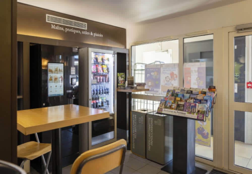 B&B HOTEL Avignon 1 2