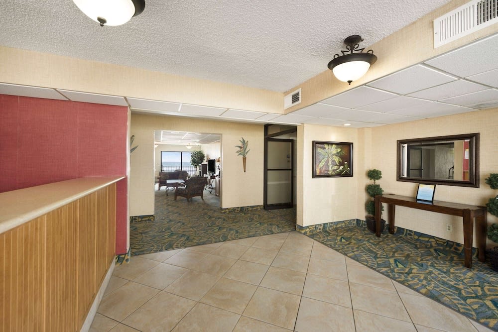Days Inn by Wyndham Daytona Oceanfront 2