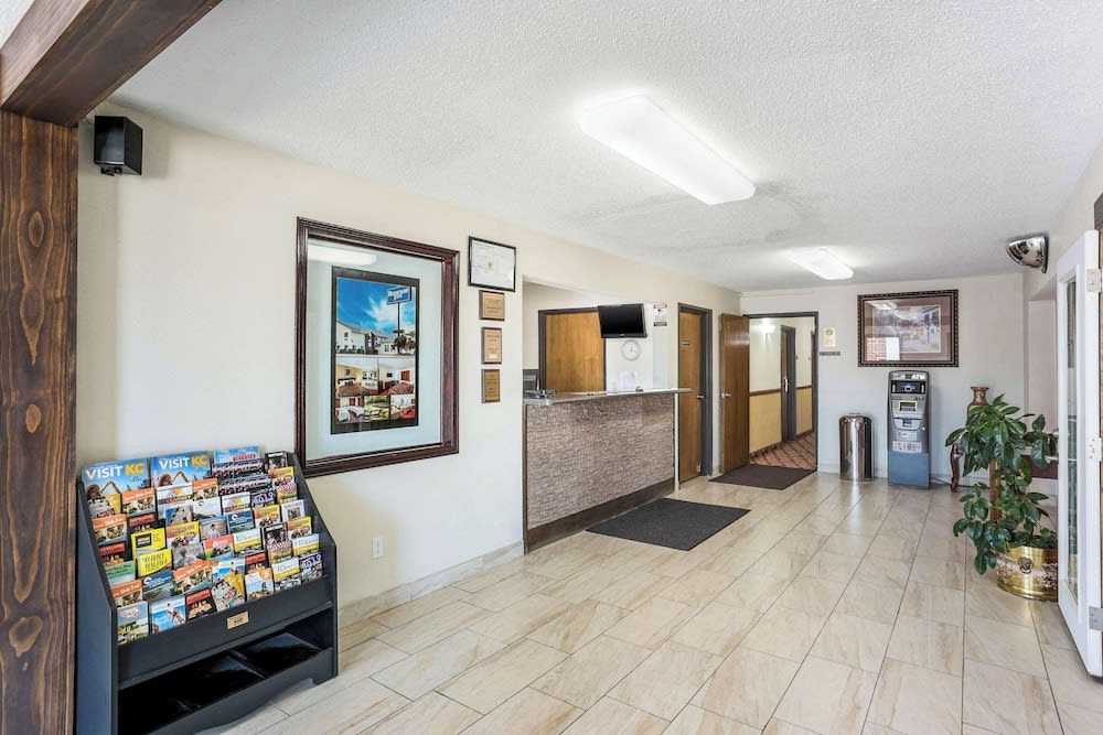Rodeway Inn Cedar Rapids Westdale 2