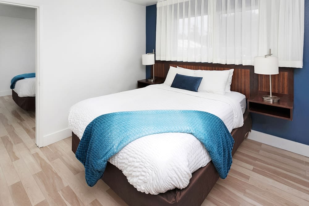 Clarion Inn Surfrider Resort 5